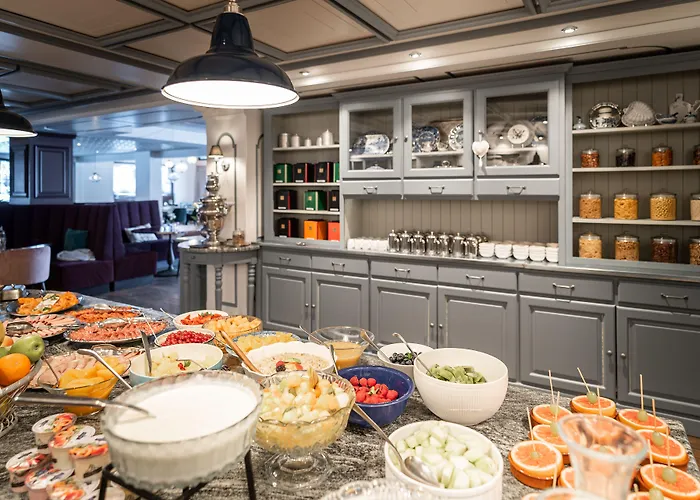 Mirabeau Etoile Готель 4*