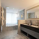 מלון Mirabeau Etoile 4*